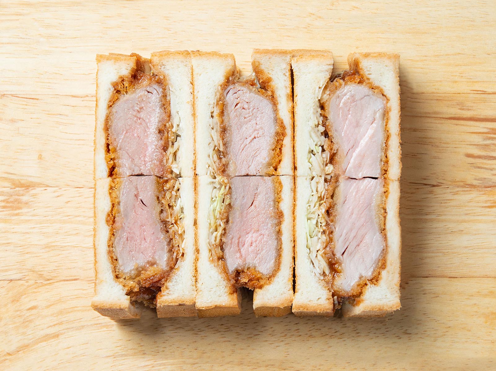 極みヒレかつサンド(写真)